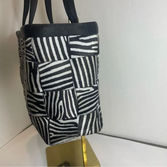 Harvey’s original seatbelt bag Zebra print tote. Pre-owned. - Picture 3 of 16